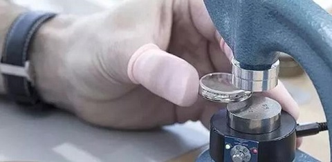浪琴官網客服電話（浪琴手表機芯生銹的解決方法）