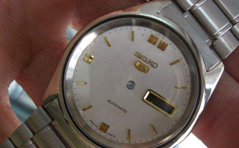 浪琴官網客服電話（浪琴手表機芯生銹的解決方法）